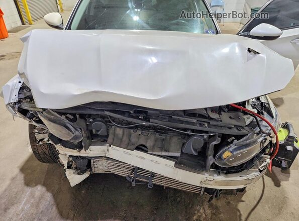 1HGCV1F92JA013677 2018 HONDA ACCORD Белый Вид задней части салона