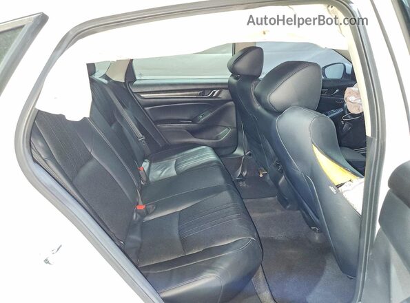 1HGCV1F92JA013677 2018 HONDA ACCORD Белый Вид задних сидений