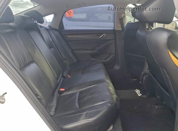 1HGCV1F99JA105904 2018 HONDA ACCORD White Vista de los asientos traseros