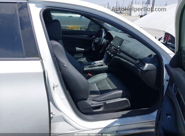 1HGCV2F34KA022948 2019 HONDA ACCORD White Вид салону спереду