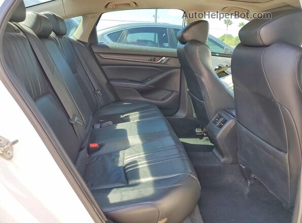 1HGCV2F53JA017837 2018 HONDA ACCORD White Vista de los asientos traseros