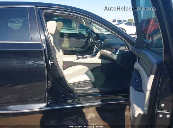 1HGCV2F58JA037789 2018 HONDA ACCORD Black Вид салону спереду
