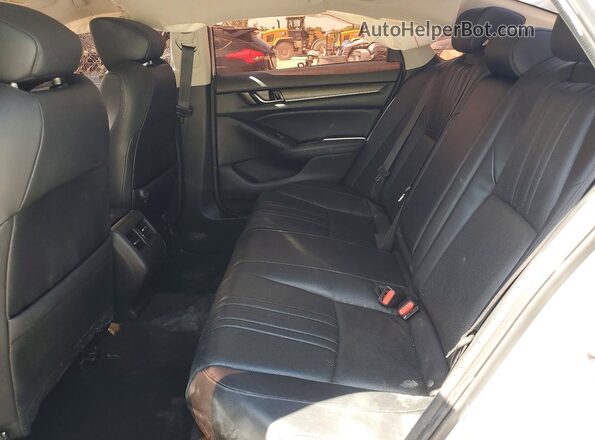 1HGCV2F60JA034667 2018 HONDA ACCORD Silver Вид задніх сидінь