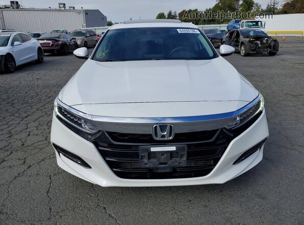 1HGCV2F62JA037974 2018 HONDA ACCORD White Widok z przodu