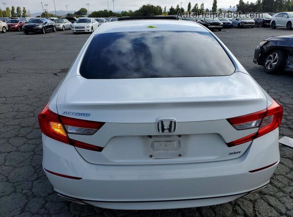1HGCV2F62JA037974 2018 HONDA ACCORD White Widok z tyłu