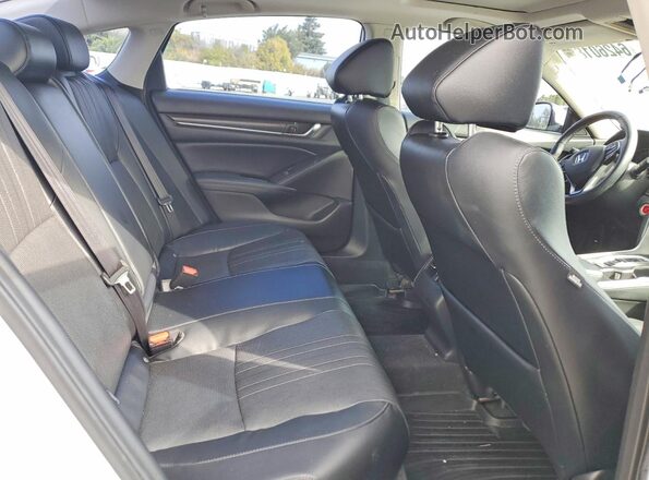 1HGCV2F62JA037974 2018 HONDA ACCORD White Widok tylnych siedzeń