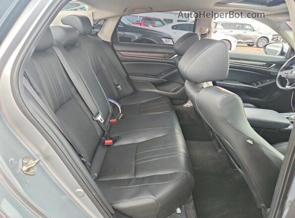 1HGCV2F67JA037792 2018 HONDA ACCORD Silver Widok tylnych siedzeń