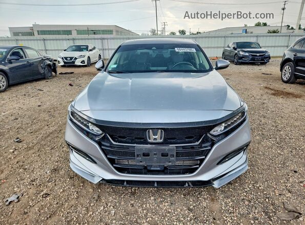 1HGCV2F67JA037792 2018 HONDA ACCORD Silver Widok z przodu