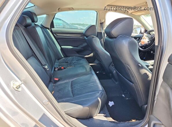 1HGCV2F90JA021427 2018 HONDA ACCORD Серебряный Вид задних сидений