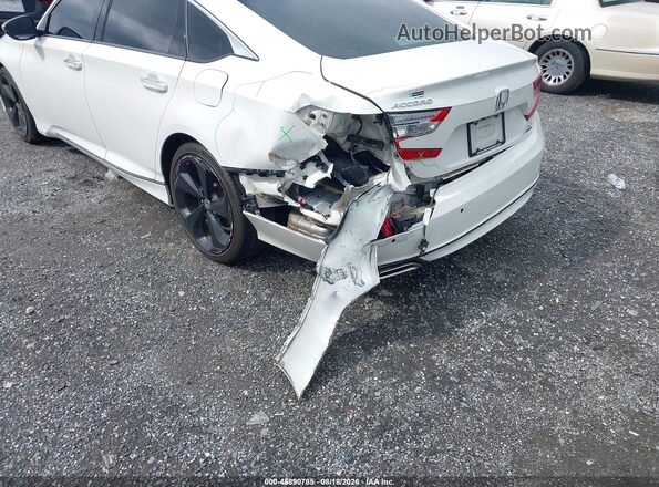 1HGCV2F90JA038664 2018 HONDA ACCORD White Widok z przodu