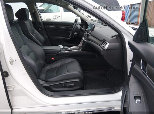 1HGCV2F97JA005225 2018 HONDA ACCORD White Вид салону спереду