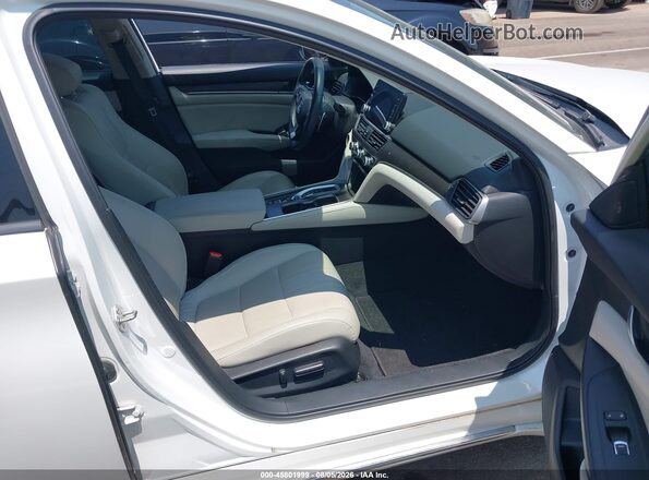 1HGCV2F97JA026804 2018 HONDA ACCORD White Vista interior delantera