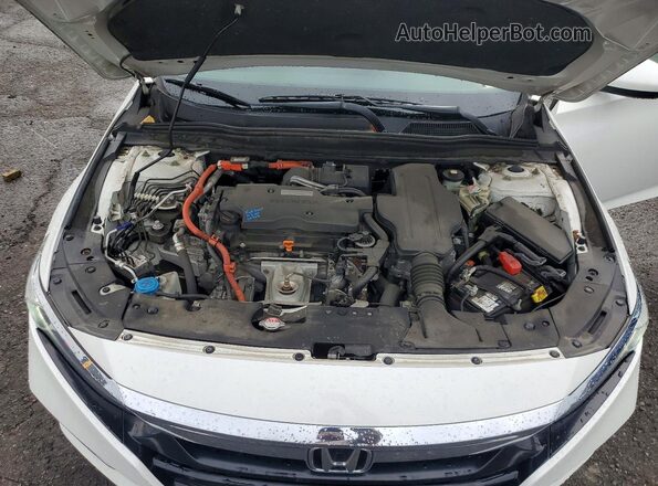 1HGCV3F16JA003983 2018 HONDA ACCORD White Vista interior trasera