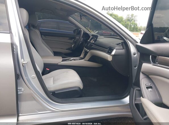 1HGCV3F17KA002195 2019 HONDA ACCORD Серебряный Вид салона спереди