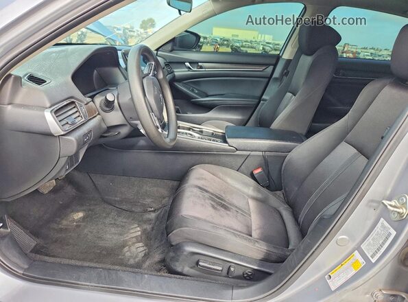1HGCV3F43JA007385 2018 HONDA ACCORD Silver Widok wnętrza z przodu