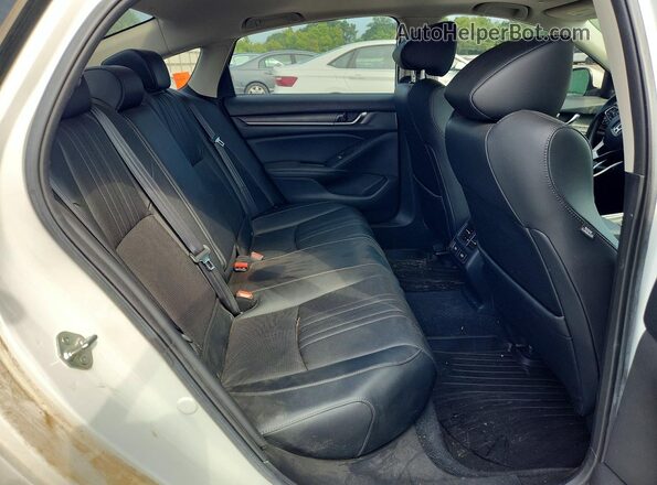 1HGCV3F56NA001546 2022 HONDA ACCORD White Vista de los asientos traseros