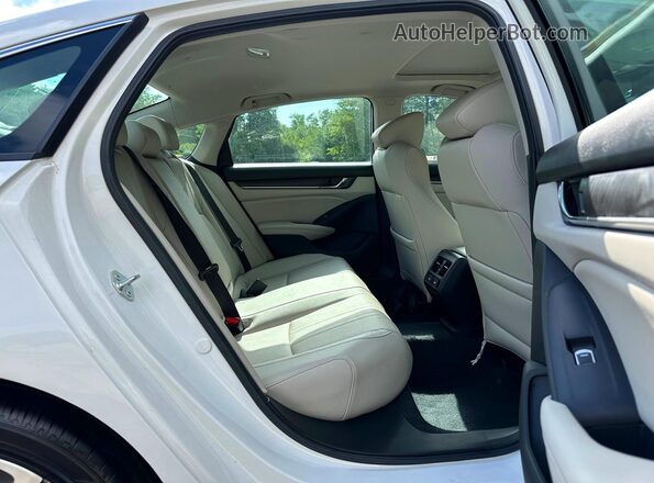 1HGCV3F59MA009042 2021 HONDA ACCORD White Vista del salpicadero