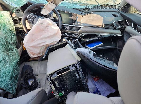 1HGCV3F93KA011787 2019 HONDA ACCORD Серебряный Вид панели приборов