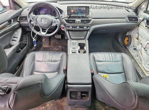 1HGCV3F99KA006853 2019 HONDA ACCORD White Vista del salpicadero