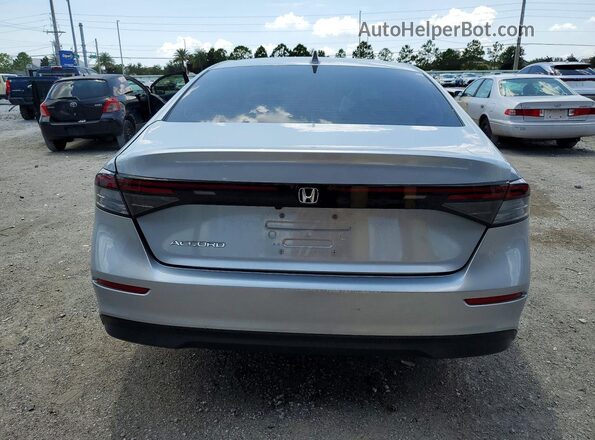 1HGCY1F26SA002936 2025 HONDA ACCORD Silver Widok z tyłu