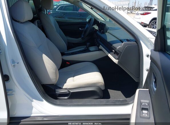 1HGCY1F34PA017922 2023 HONDA ACCORD White წინა სალონის ხედი