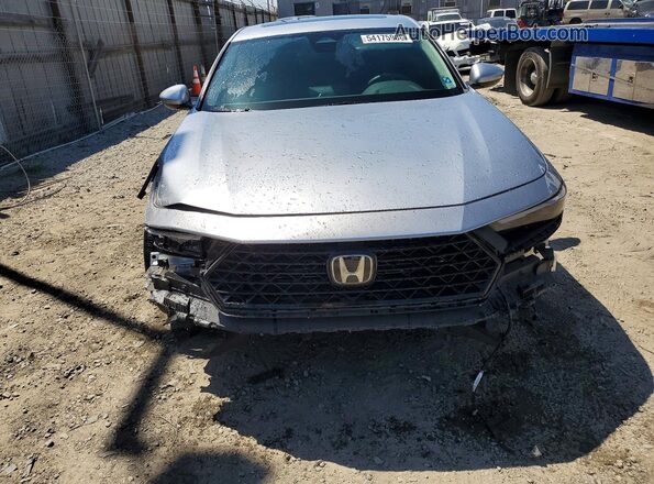 1HGCY1F35RA043125 2024 HONDA ACCORD Silver Widok z przodu
