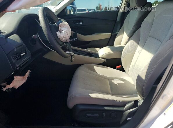 1HGCY1F39RA001797 2024 HONDA ACCORD White Widok wnętrza z przodu