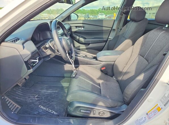 1HGCY2F50RA027308 2024 HONDA ACCORD White Вид салону спереду