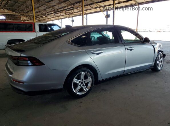 1HGCY2F57RA076330 2024 HONDA ACCORD Серебряный Задняя правая четверть