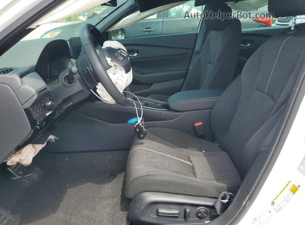 1HGCY2F58TA011638 2026 HONDA ACCORD White Front interior view