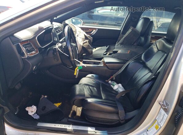 1LN6L9SP8J5606159 2018 LINCOLN CONTINENTA Silver Widok wnętrza z przodu