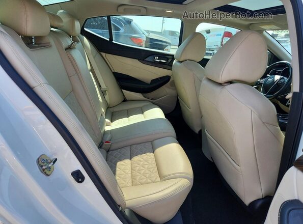 1N4AA6AP0HC410748 2017 NISSAN MAXIMA White Vista de los asientos traseros