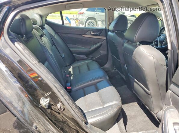 1N4AA6AP0HC424262 2017 NISSAN MAXIMA Black Rear seats view
