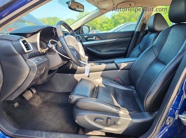 1N4AA6AP0JC408391 2018 NISSAN MAXIMA Blue Front interior view