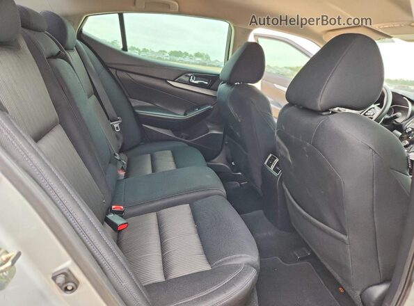 1N4AA6AP2HC381916 2017 NISSAN MAXIMA Silver Rear seats view