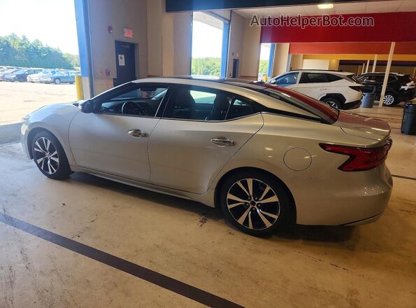 1N4AA6AP2JC388550 2018 NISSAN MAXIMA Серебряный Задняя левая четверть