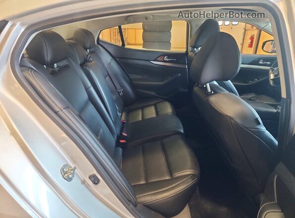 1N4AA6AP2JC388550 2018 NISSAN MAXIMA Серебряный Вид задних сидений