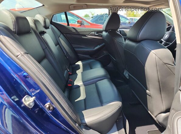 1N4AA6AP2JC400860 2018 NISSAN MAXIMA Blue Rear seats view