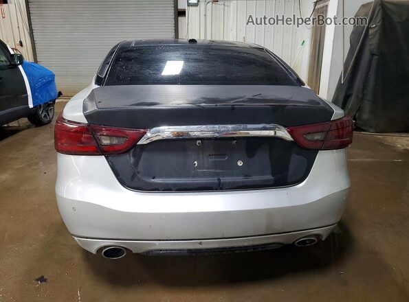 1N4AA6AP5JC385240 2018 NISSAN MAXIMA Серебряный Вид сзади