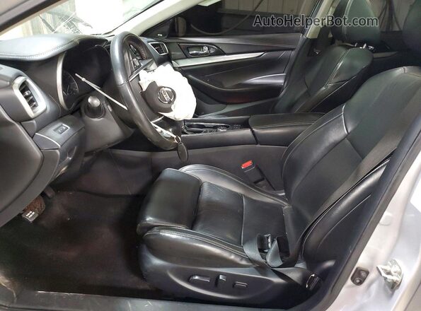 1N4AA6AP5JC385240 2018 NISSAN MAXIMA Серебряный Вид салона спереди