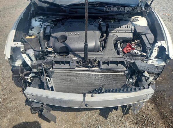1N4AA6AP6JC402207 2018 NISSAN MAXIMA White Widok wnętrza z tyłu