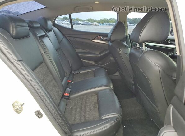 1N4AA6AP7HC368093 2017 NISSAN MAXIMA White Vista de los asientos traseros