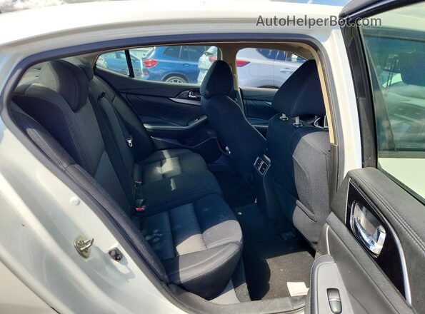 1N4AA6AP7HC423920 2017 NISSAN MAXIMA White Vista de los asientos traseros