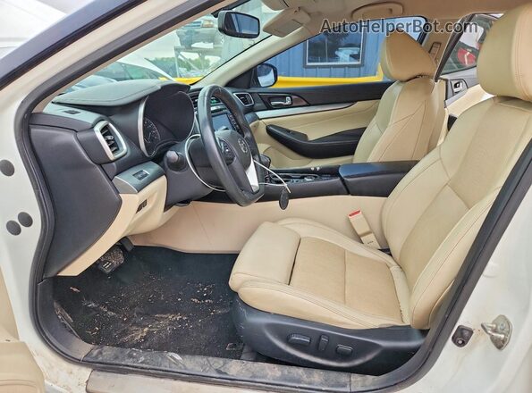 1N4AA6AP7JC401681 2018 NISSAN MAXIMA Белый Вид салона спереди