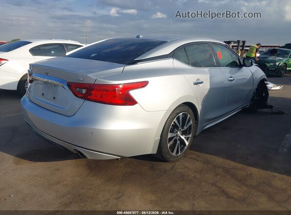 1N4AA6AP9JC403836 2018 NISSAN MAXIMA Серебряный Задняя правая четверть