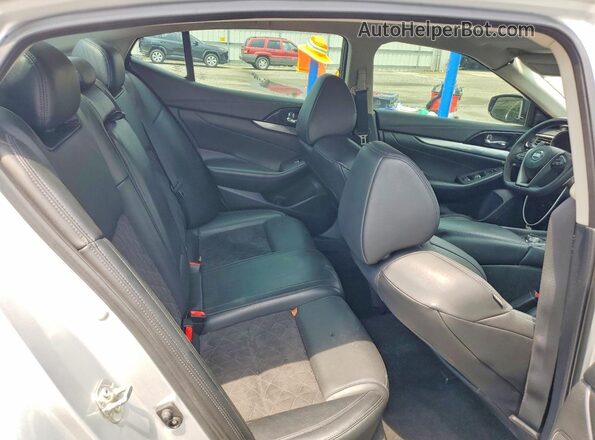 1N4AA6APXHC374678 2017 NISSAN MAXIMA Silver Vista de los asientos traseros
