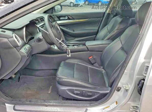 1N4AA6CV0LC370756 2020 NISSAN MAXIMA Silver Widok wnętrza z przodu