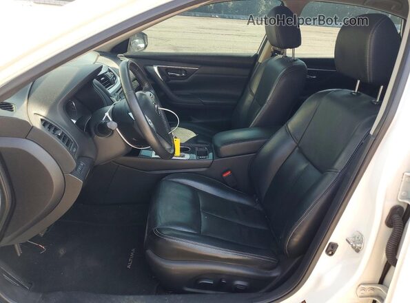 1N4AL3AP0HC100754 2017 NISSAN ALTIMA White Front interior view
