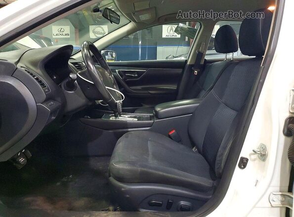 1N4AL3AP0JC138524 2018 NISSAN ALTIMA White Вид салону спереду