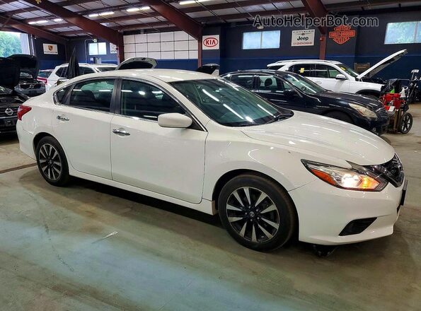1N4AL3AP0JC138524 2018 NISSAN ALTIMA White Передня права чверть
